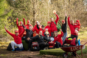 WDP DISC meeskond koos vasalemmas discgolfi mängimas